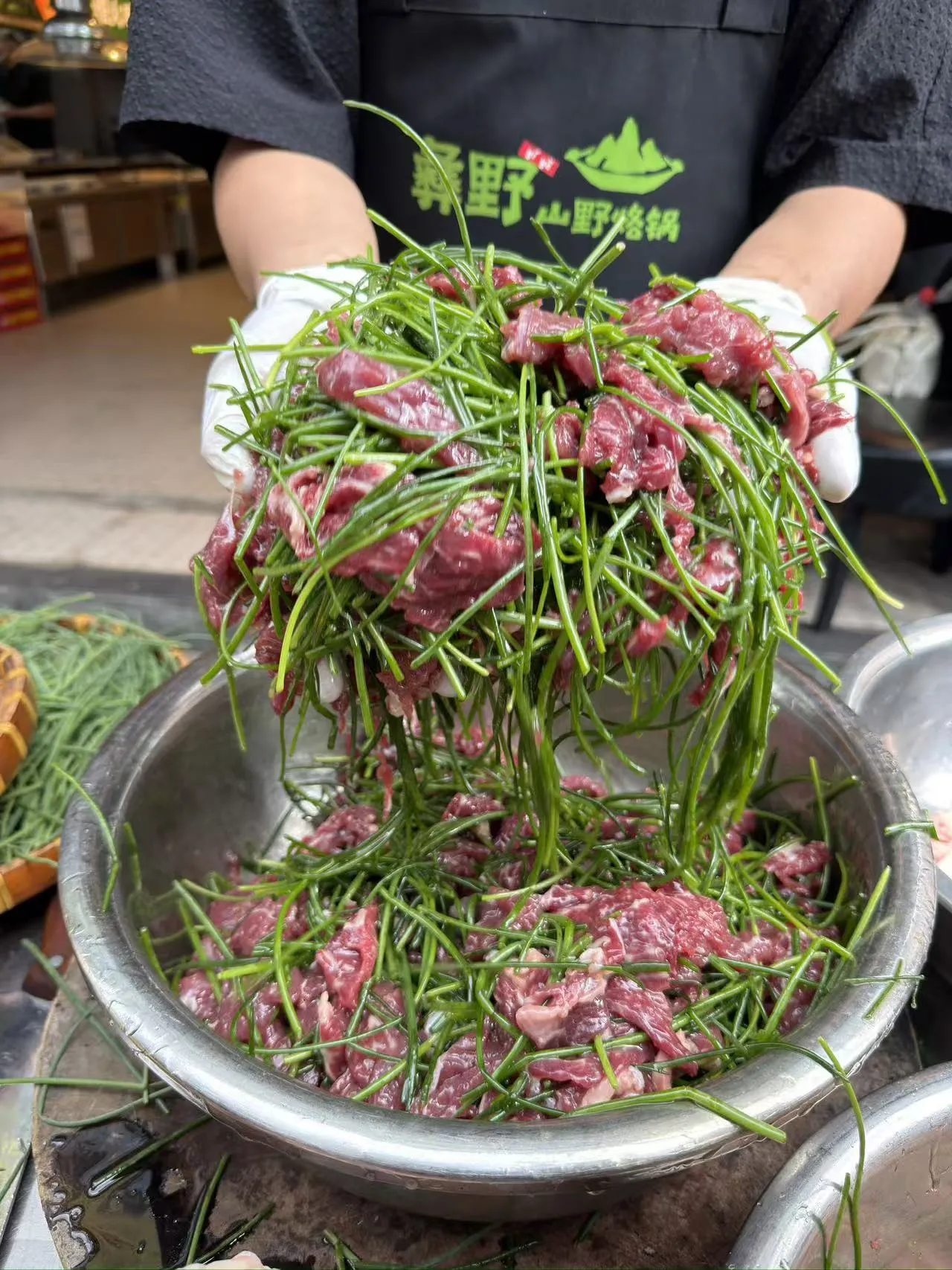 彝野沙葱牛肉.jpg