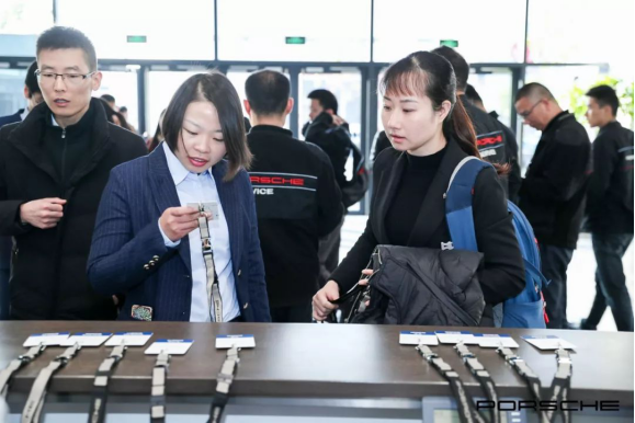 汽修学徒一般学多久，汽修专业就业前景好不好？