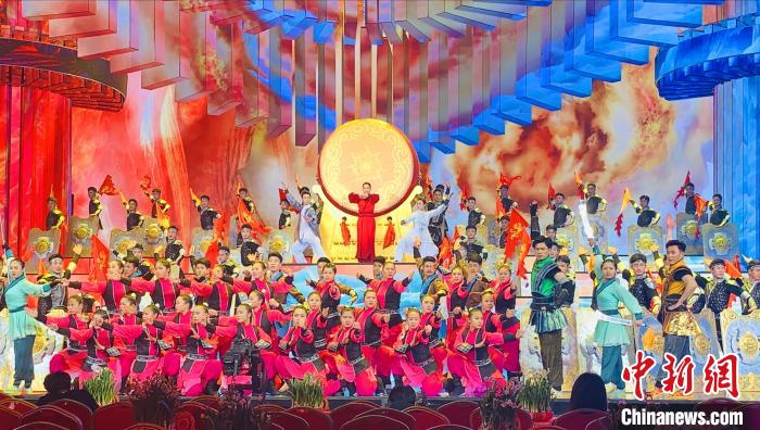 图为塔沟武校参加2020年央视春晚演出《武林雄风》 (资料图)受访者供图