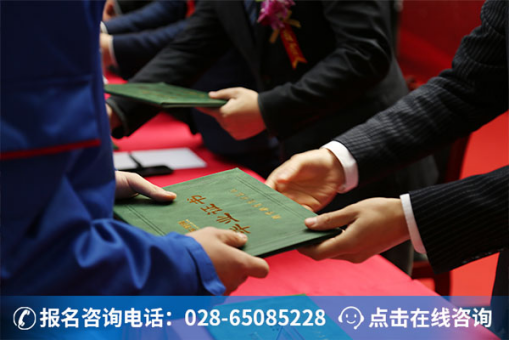成都万通2021届学子顺利毕业，奔赴新征程！