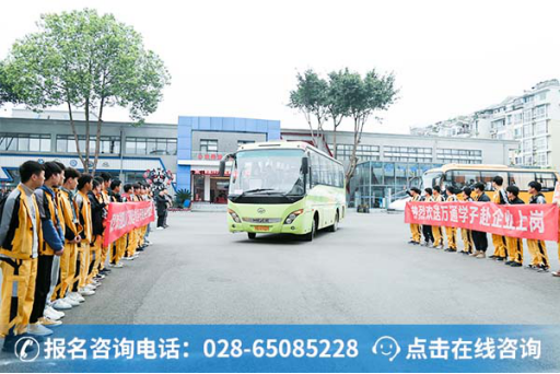 成都万通2021届学子顺利毕业，奔赴新征程！