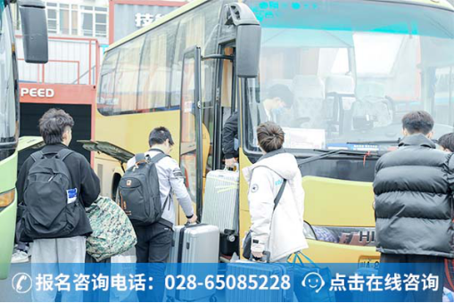成都万通2021届学子顺利毕业，奔赴新征程！