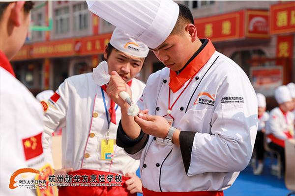 精彩纷呈|烹饪技能热菜大赛现场，同学们666！