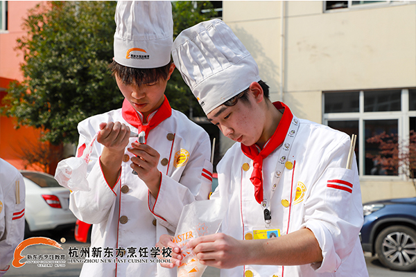 精彩纷呈|烹饪技能热菜大赛现场，同学们666！