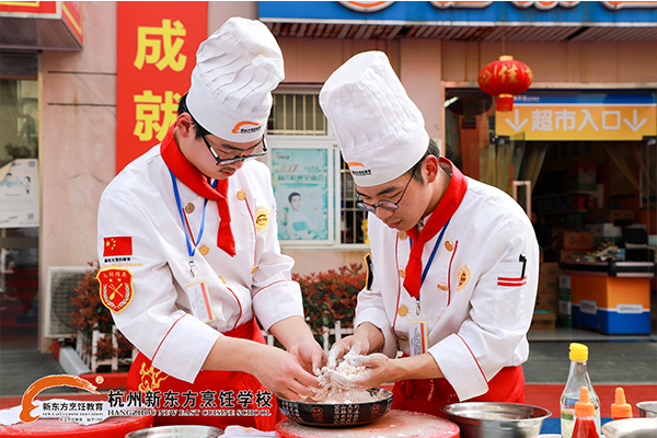 精彩纷呈|烹饪技能热菜大赛现场，同学们666！