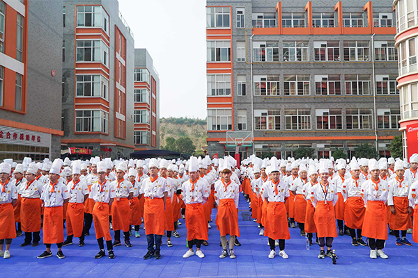 春光无限好，研学正当时，本周六，来烹饪大学，遇见更好的自己！！