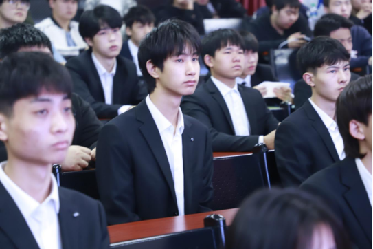 江西新华“以梦为马”大咖讲座成功举行