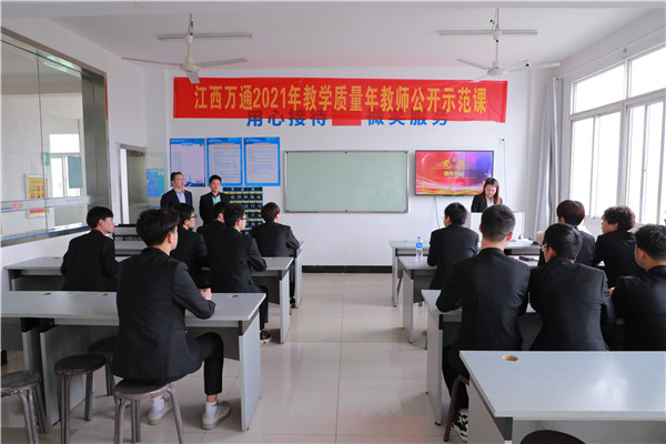 企业来校为学子开展岗前技能强化培训，上岗后更快上手！