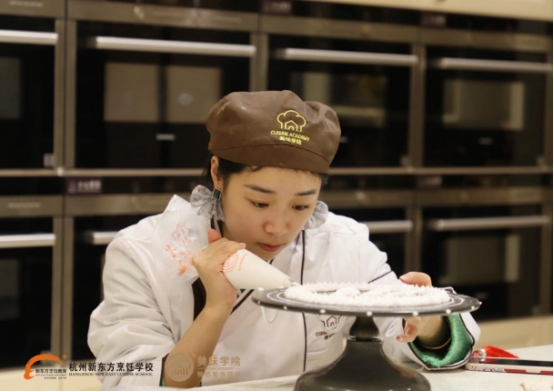 入行西点烘焙，该如何选择适合自己的西点专业呢？
