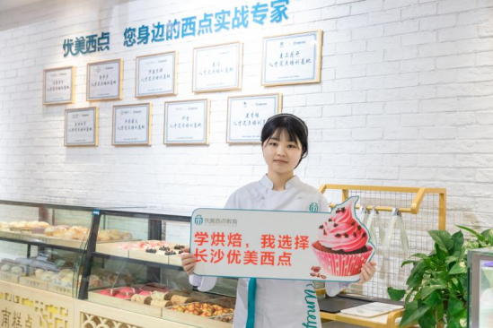 年少有志，勇敢前行，追梦路上，你与时光俱倾城