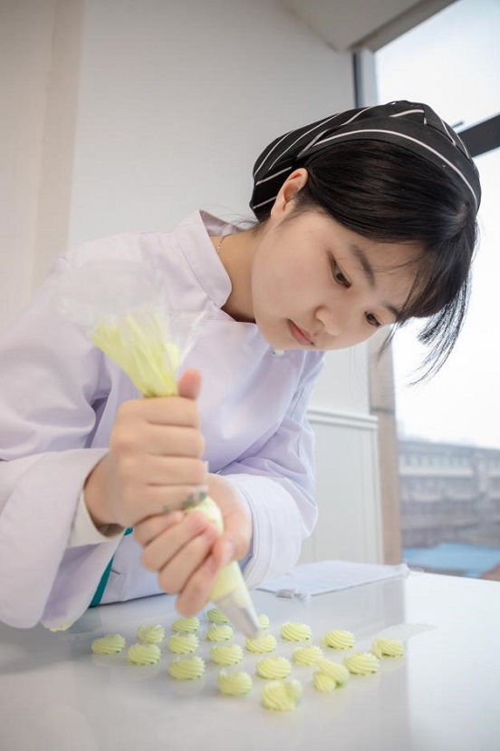 年少有志，勇敢前行，追梦路上，你与时光俱倾城
