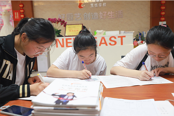 杭州新东方：新生报名故事|三姐妹花一同报名，携手共圆西点梦！