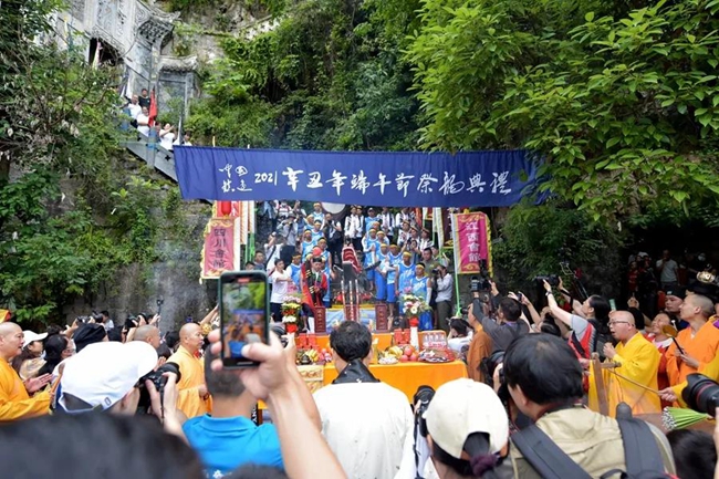 150937448qkj.jpg