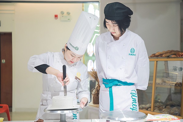 青春纪念册，19岁少年高中毕业学西点，不做迷茫的00后
