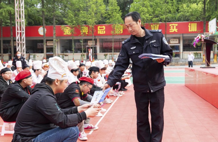 江苏新东方烹饪技术学校举行专场法制知识讲座！