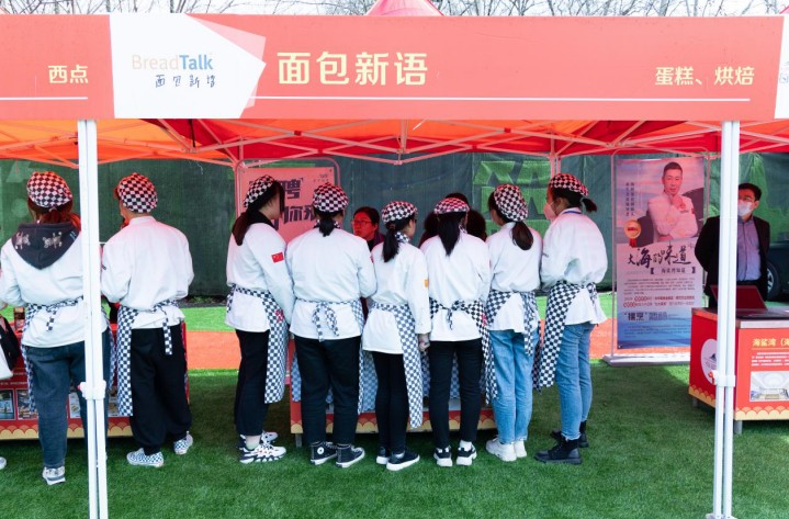 江苏新东方烹饪技术学校解读，学西点去专业学校还是蛋糕房靠谱？