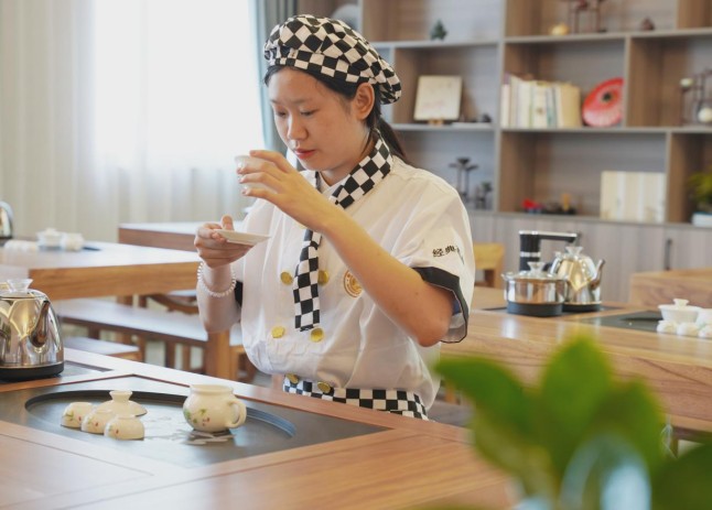 新生故事|马佳慧：热爱西点烘焙，她从东北转学到杭州新东方烹饪学校！
