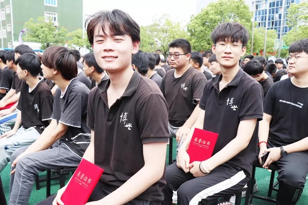 初中生考不上高中这么办 上海博世汽修学校教您未来规划！