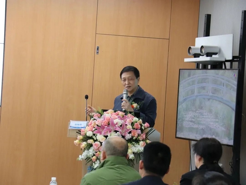 贵州普瑞眼科医院业务副院长张唯伟授课。