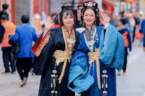 五一长假游古城，漫山铁花梦琅琊