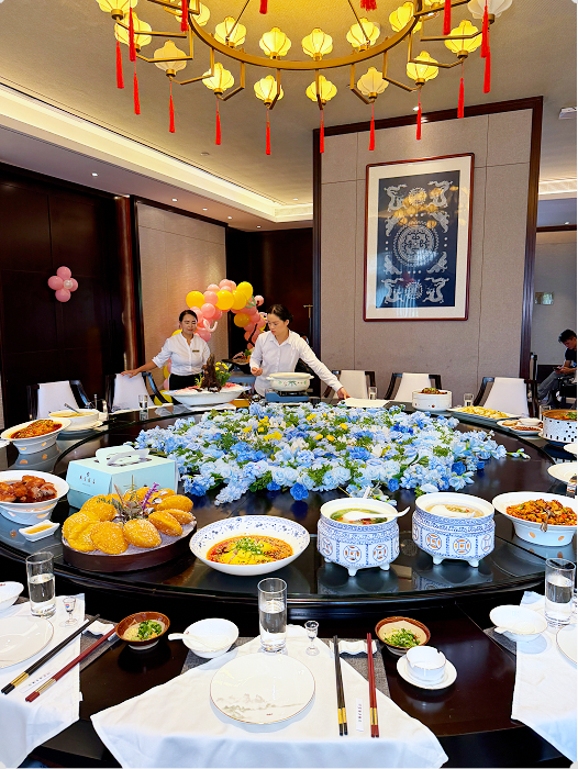 贵阳美食故事：织金饭店办酒席：人均五十多起，中式庭院里现做“锅气菜”！