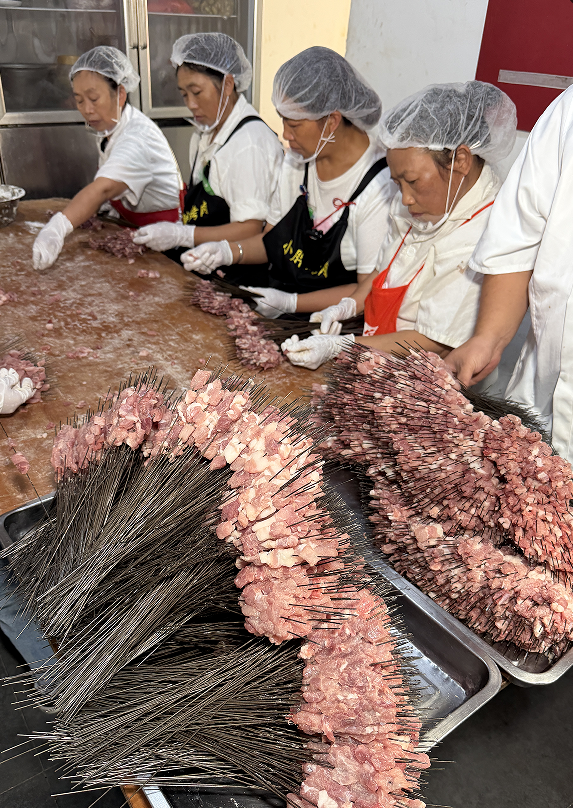 贵州陈小小：藏在电台街的老牌烤肉！四十年小胖烤肉，老贵阳人的深夜食堂