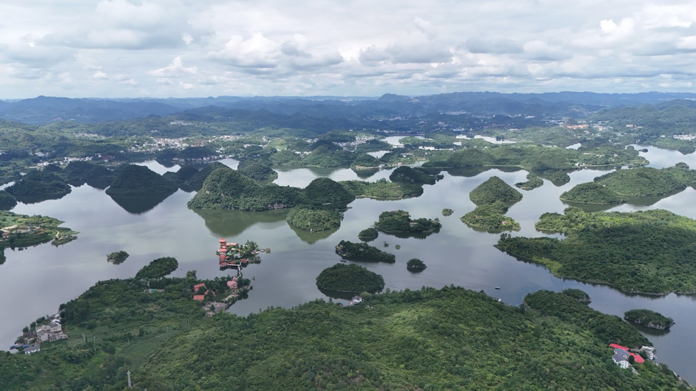 贵州吃货王：藏在百花湖的湖畔神店谭家山庄，本地老饕追了二十多年