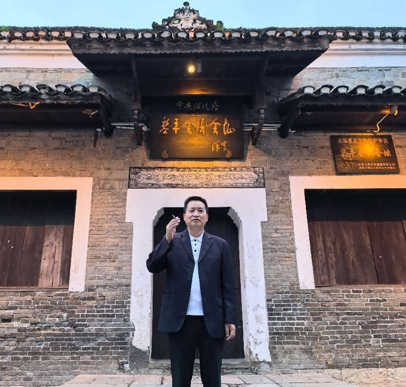 黄飞业一行抵贵州考察黎平会议革命会址